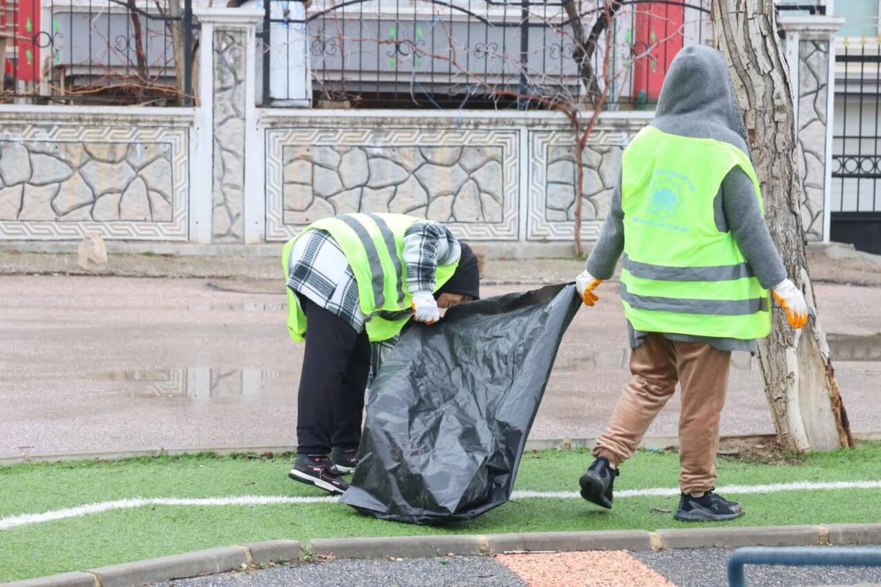 Aksaray Belediyesi, Coğlaki Mahallesi’nde park ve oyun alanlarında bakım ve
