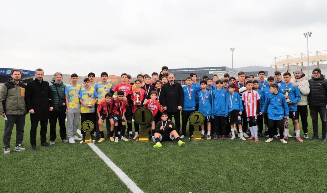 Okul Sporları Yıldızlar Futbol İl Birinciliği finalinde Fatih Sultan Mehmet