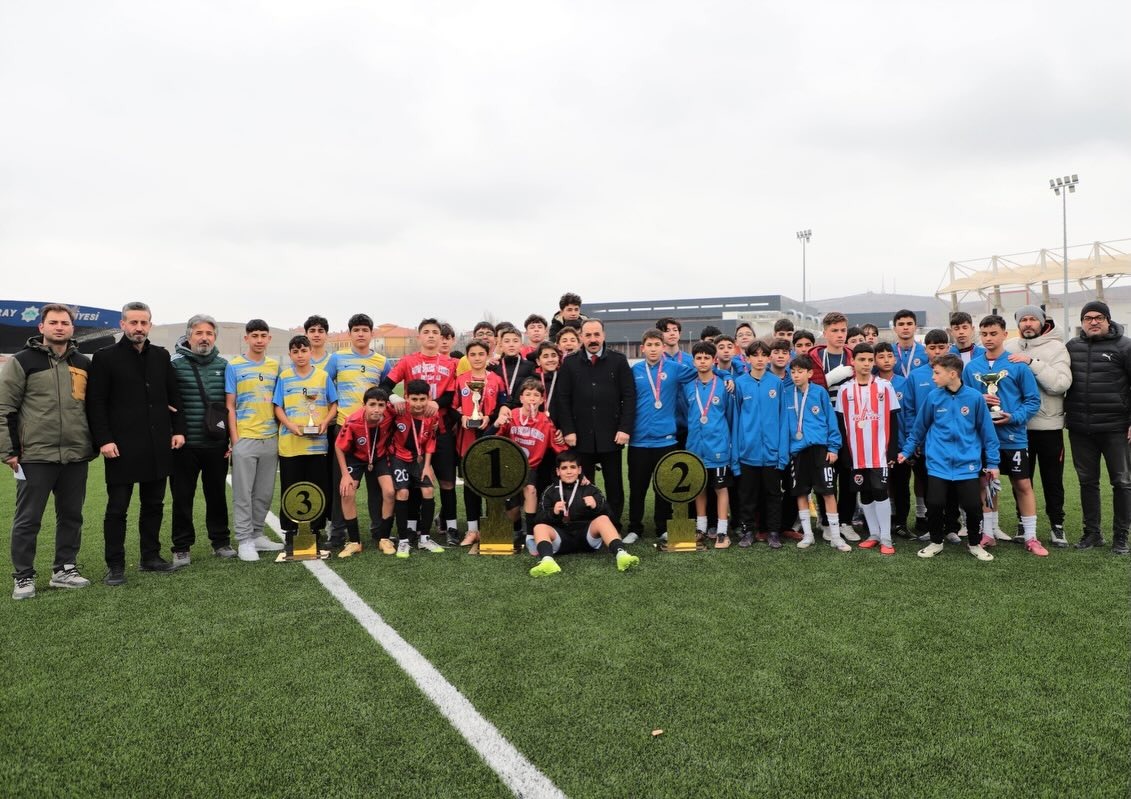 Okul Sporları Yıldızlar Futbol İl Birinciliği finalinde Fatih Sultan Mehmet