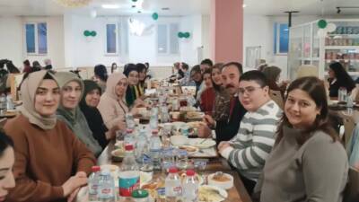 Aksaray’da Ramazan ayı kapsamında düzenlenen iftar programında, Gençlik ve Spor