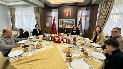 Aksaray İl Emniyet Müdürlüğü’nün iftar programında personel ve aileler bir