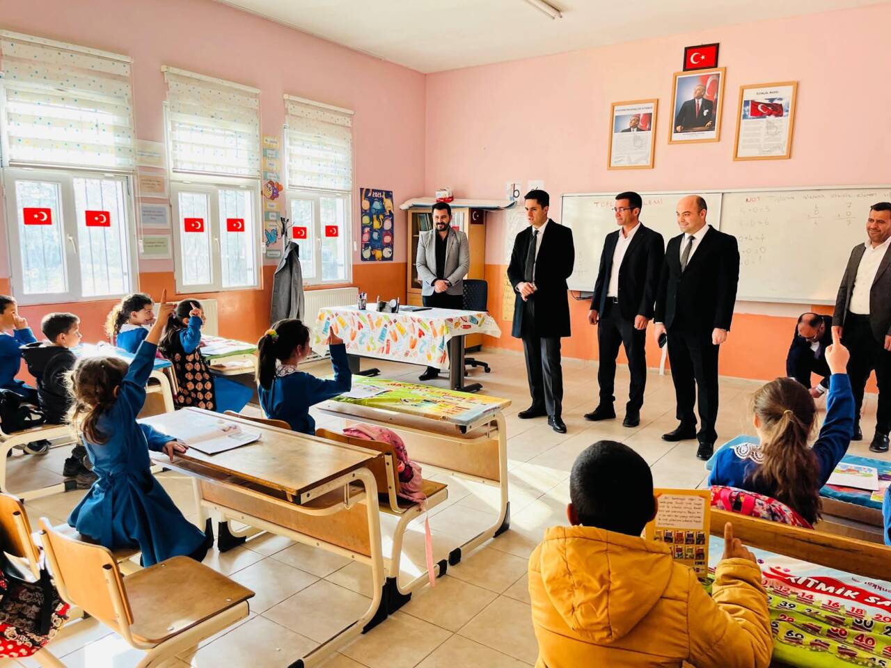 Eskil Kaymakamı Taha Soydaş, köy ve mahalle ziyaretleri programı kapsamında