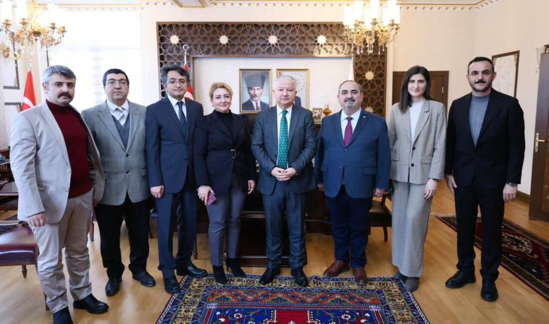 Aksaray Aile Hekimleri Derneği yönetimi, Vali Murat Duru’yu ziyaret ederek
