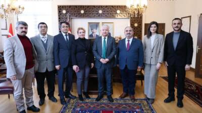 Aksaray Aile Hekimleri Derneği yönetimi, Vali Murat Duru’yu ziyaret ederek
