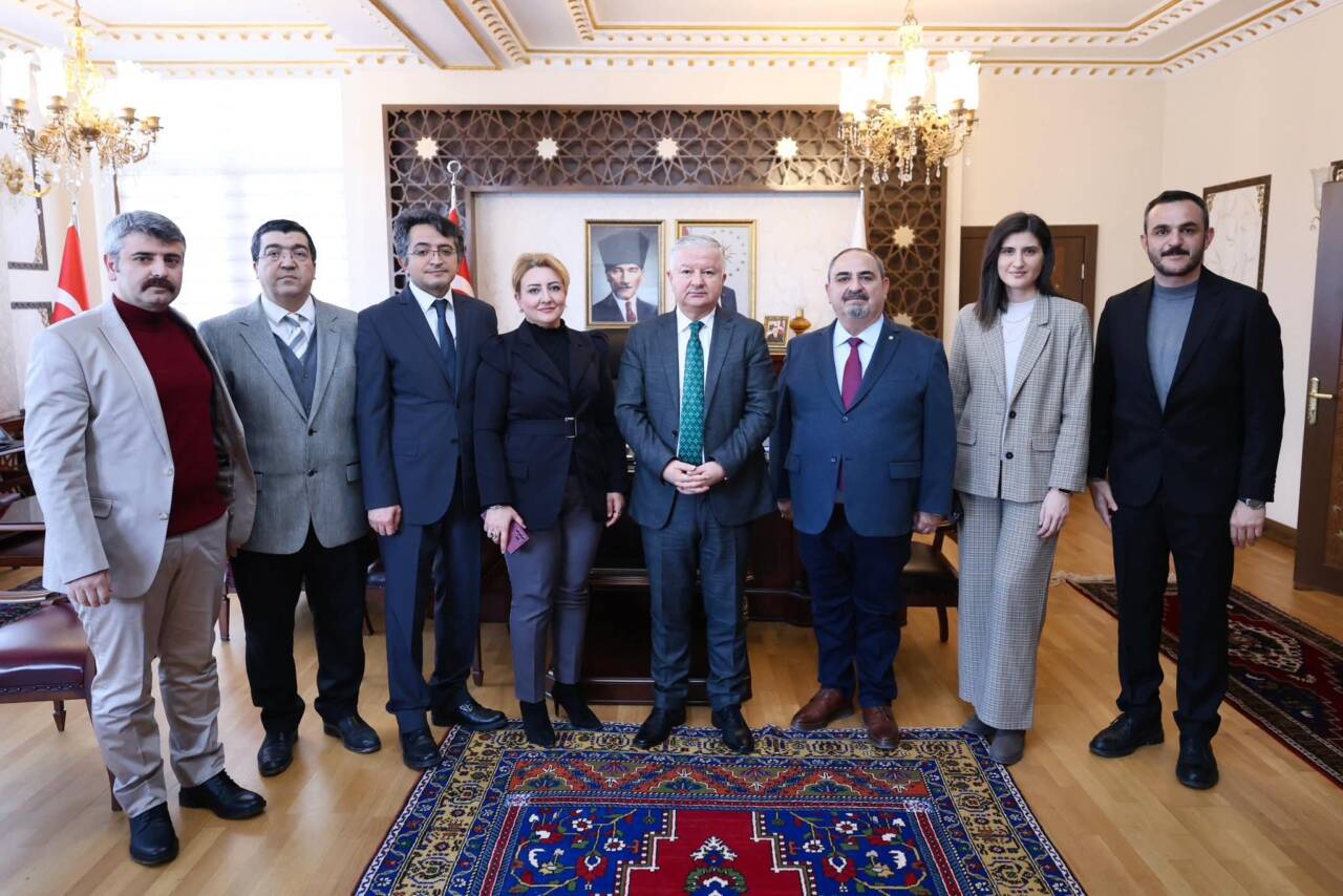 Aksaray Aile Hekimleri Derneği yönetimi, Vali Murat Duru’yu ziyaret ederek