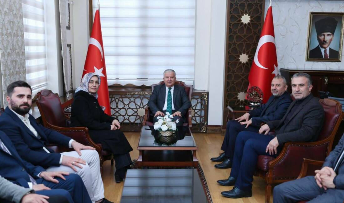 Aksaray Valisi Murat Duru, İHH Aksaray Şube Başkanı Eyüp Dağdaş,