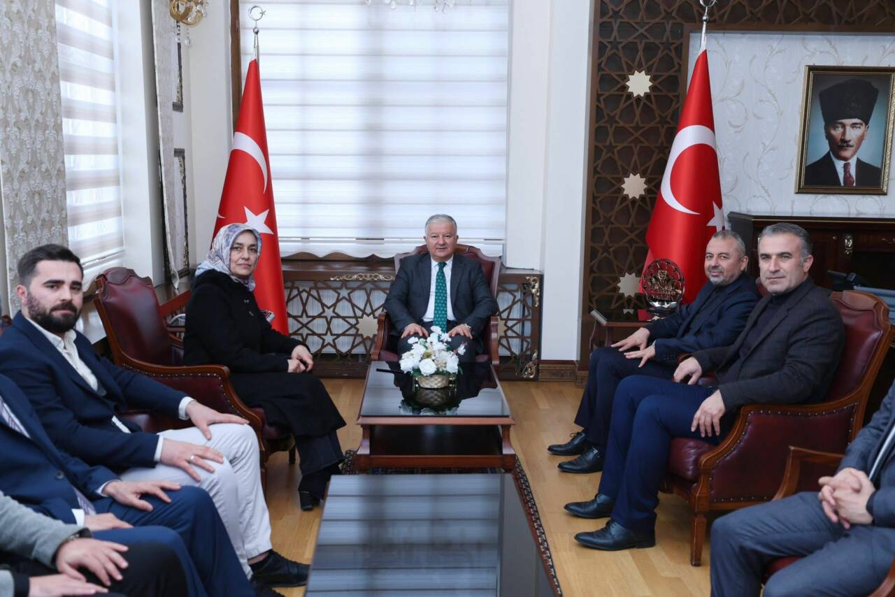 Aksaray Valisi Murat Duru, İHH Aksaray Şube Başkanı Eyüp Dağdaş,