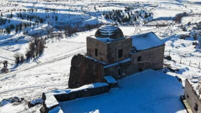Aksaray Belediyesi, Güzelyurt ilçesinde yer alan Yüksek Kilise’den paylaştığı sabah