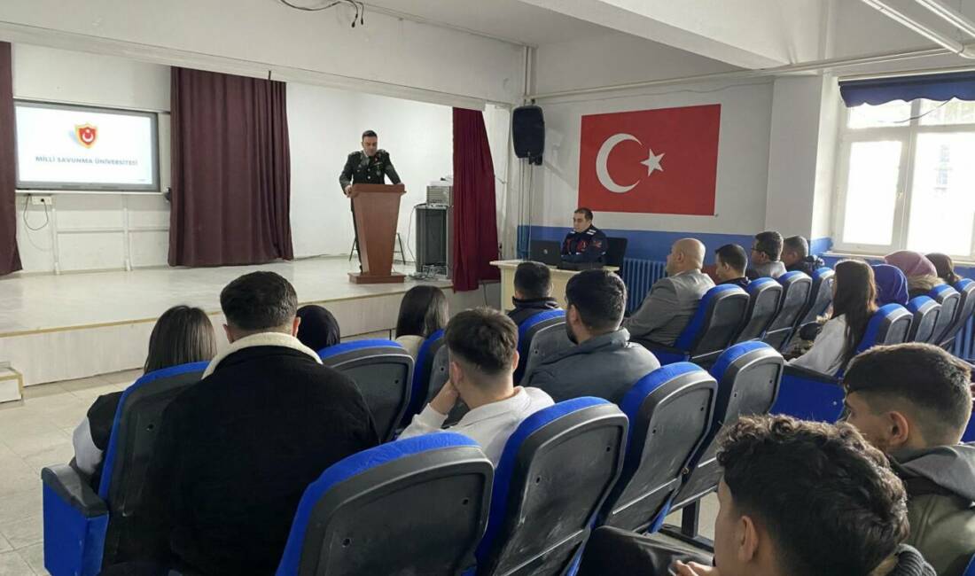 Şehit Menderes Taşkale Çok Programlı Anadolu Lisesi’nde düzenlenen seminerde, öğrenciler