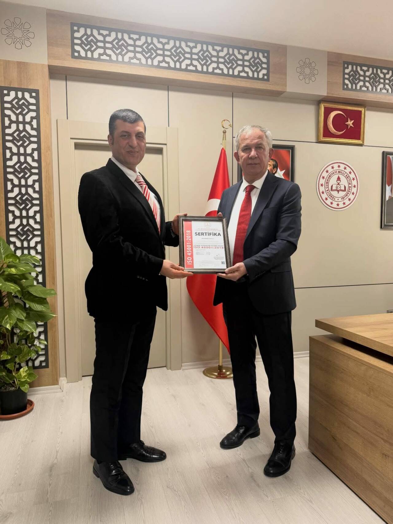 Aksaray’da Emlak Kredi İlkokulu ile Timur Sarrafoğlu İlkokulu, uluslararası kalite,