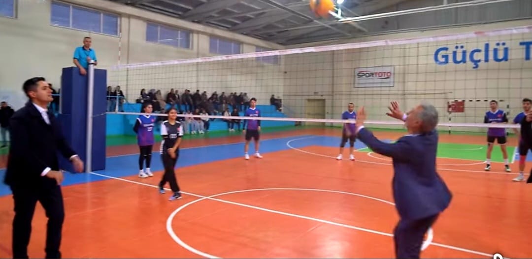 Eskil Kaymakamlığı tarafından organize edilen Köyler Arası Voleybol Turnuvası, düzenlenen