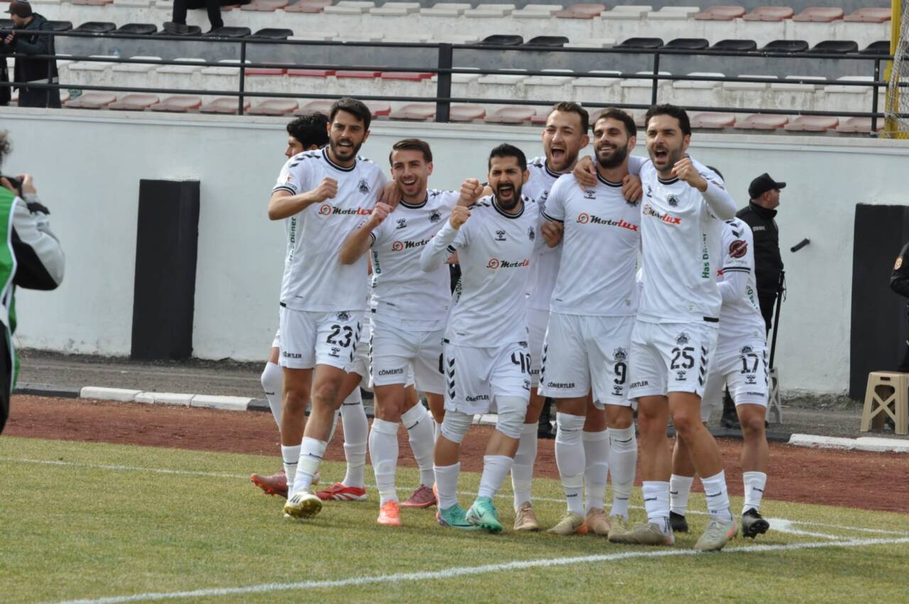 TFF 2. Lig Kırmızı Grup’ta Aksarayspor, sahasında konuk ettiği Isparta