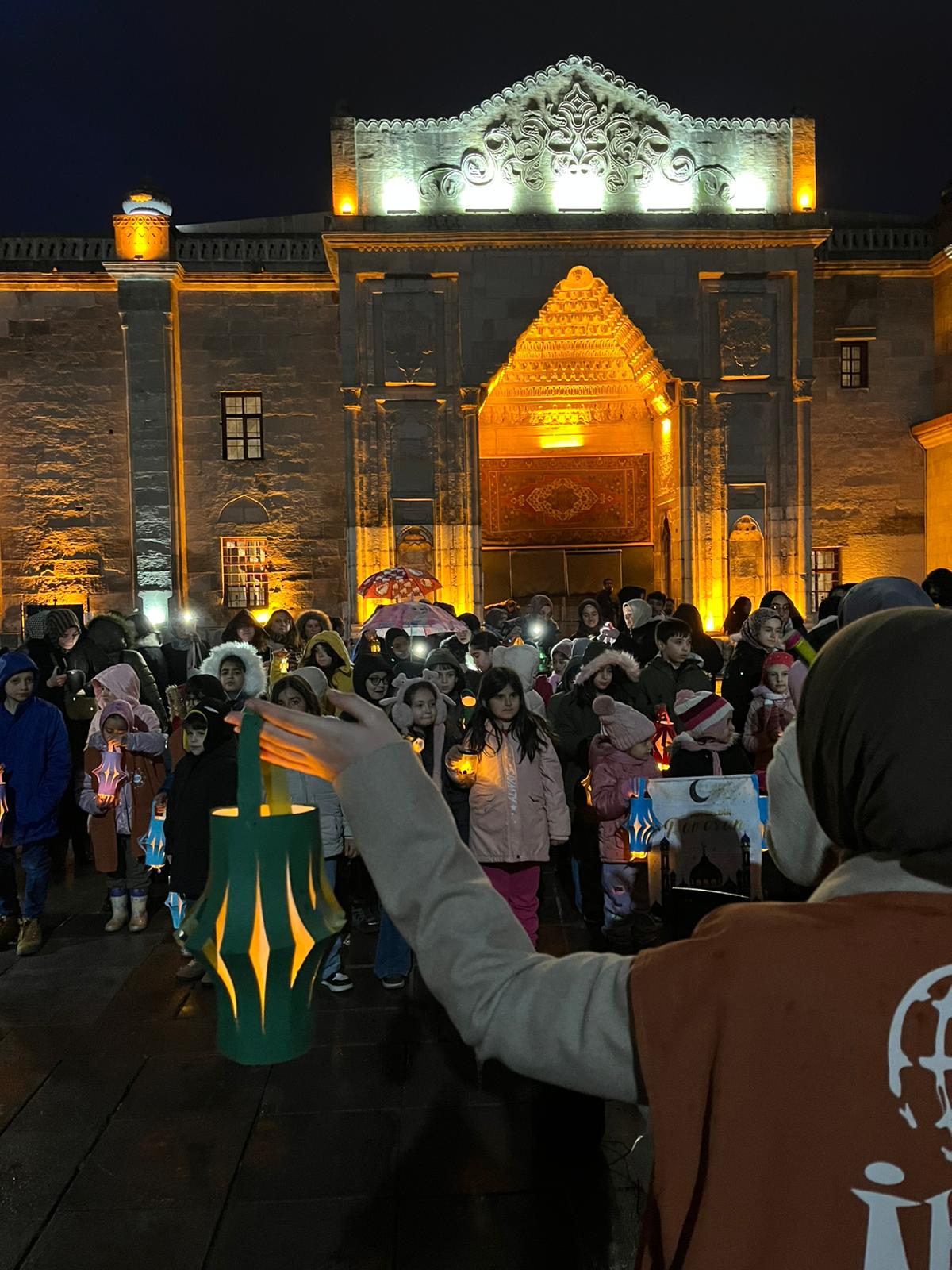Aksaray’da Ramazan ayı, çocukların neşesi ve ailelerin yoğun katılımıyla karşılandı.