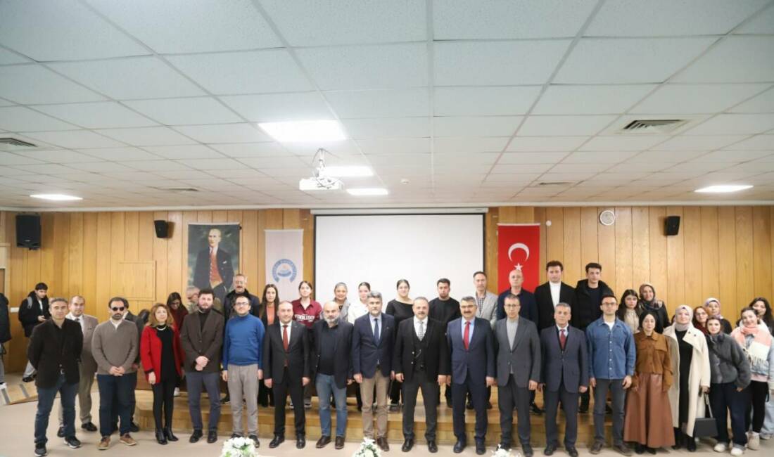 Aksaray Üniversitesi (ASÜ) İİBF Konferans Salonu’nda düzenlenen “28 Şubat’ın Ekonomik