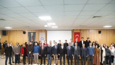 Aksaray Üniversitesi (ASÜ) İİBF Konferans Salonu’nda düzenlenen “28 Şubat’ın Ekonomik