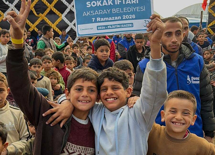Aksaray Belediye Başkanı Evren Dinçer öncülüğünde, Gazze’de kurulan iftar sofrasında