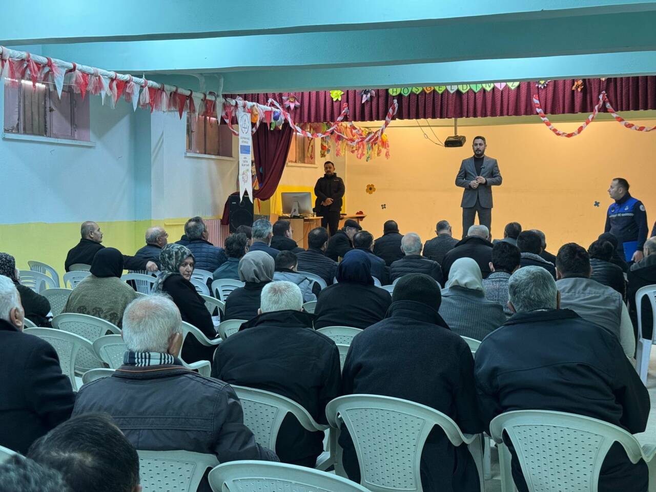 Ortaköy Belediye Başkanı Ahmet Koyuncu, mahalle sakinleriyle buluşmada yol, altyapı,