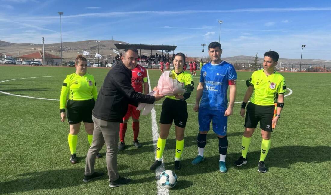 Ortaköy’de oynanan karşılaşma öncesinde anlamlı bir fair-play örneği yaşandı. Aksaray