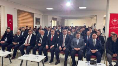 Aksaray Ziraat Odası’nda düzenlenen toplantıda Vali Murat Duru ve Ziraat