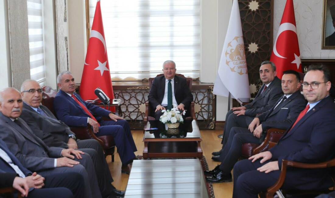 TÜRKAV ve Türkiye Kamu-Sen Aksaray temsilcileri, göreve yeni atanan Vali