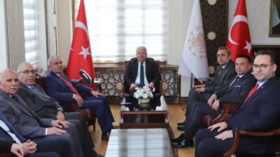 TÜRKAV ve Türkiye Kamu-Sen Aksaray temsilcileri, göreve yeni atanan Vali
