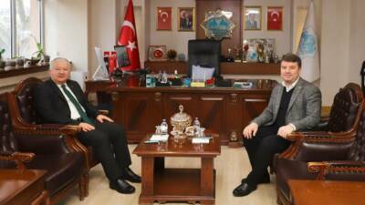 Aksaray Valisi Murat Duru, Belediye Başkanı Evren Dinçer’i makamında ziyaret