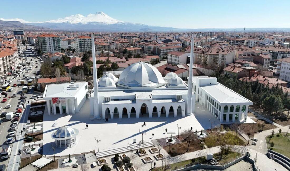 Aksaray Belediyesi, şehirde sosyal yaşam alanlarını artırmaya yönelik yatırımlarına bir