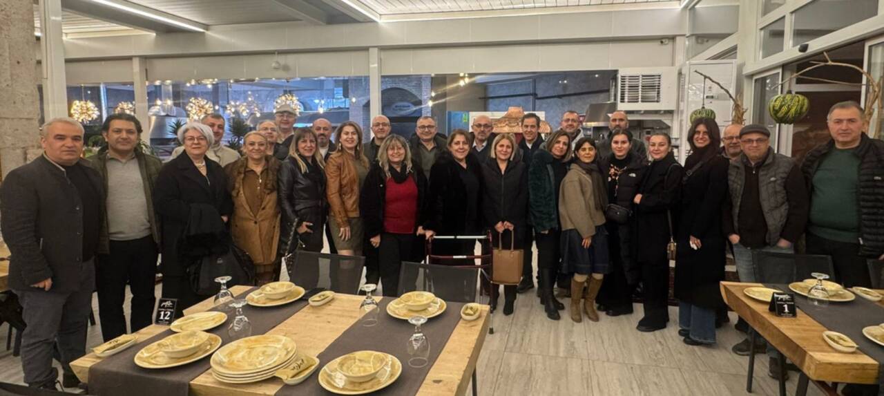 Aksaray Lisesi 1989 mezunları, her yıl geleneksel olarak sürdürdükleri iftar