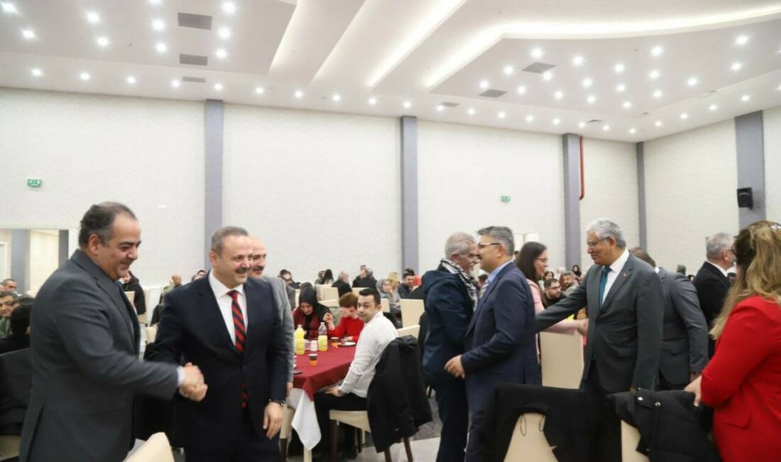 Aksaray Üniversitesi (ASÜ) akademik ve idari personeli, geleneksel bayramlaşma programı
