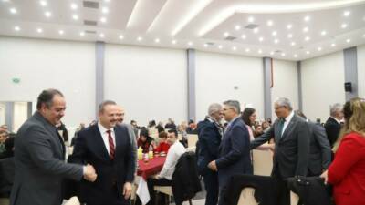 Aksaray Üniversitesi (ASÜ) akademik ve idari personeli, geleneksel bayramlaşma programı