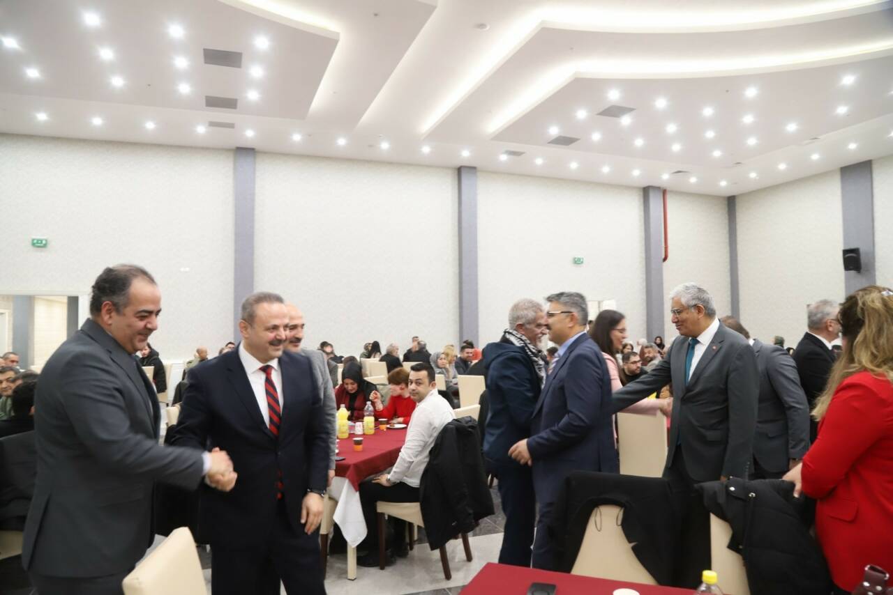 Aksaray Üniversitesi (ASÜ) akademik ve idari personeli, geleneksel bayramlaşma programı