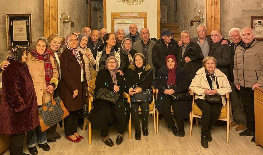 Aksaray Lisesi 1973 mezunları yıllar sonra iftar sofrasında buluştu. Eski