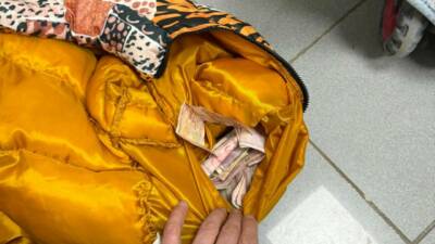 Sivas'ta zabıta ekiplerince yakalanan dilencinin üzerinden çıkan 1650 liraya el