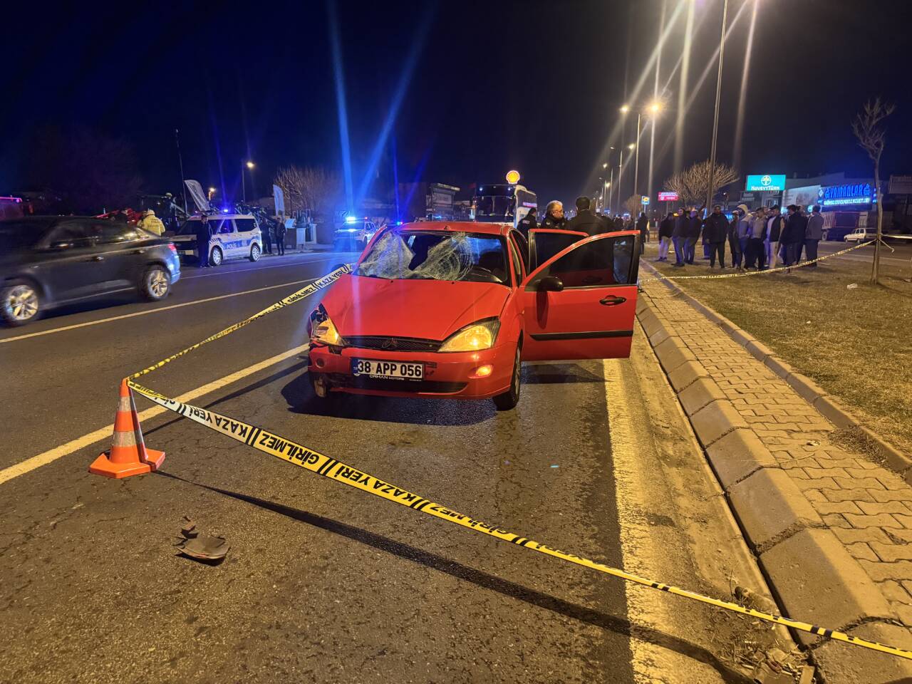 Kayseri'nin Melikgazi ilçesinde otomobilin çarptığı kadın yaşamını yitirdi.