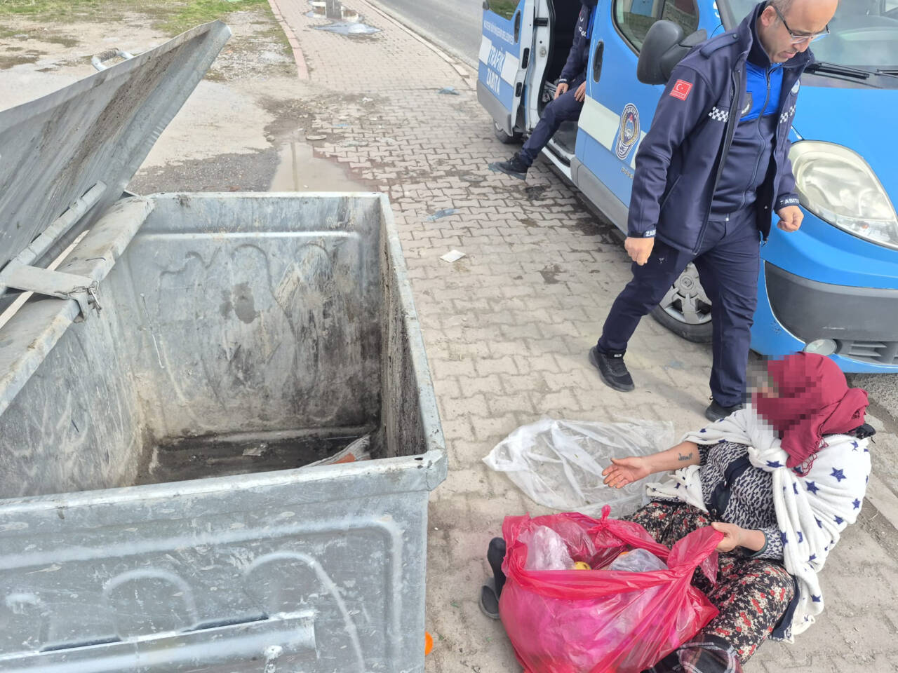 Kayseri Büyükşehir Belediyesi Zabıta Daire Başkanlığına bağlı ekipler, iki dilencinin