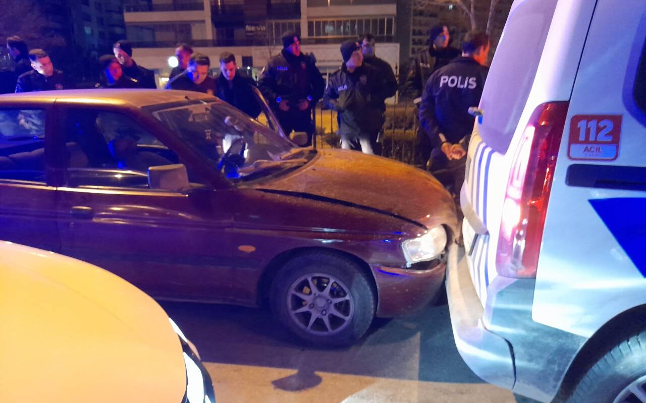 Konya'nın Karatay ilçesinde, gasbettiği araçla kazaya karışan ve tutuklanan şüpheliye