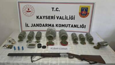 Kayseri'de jandarma ekipleri tarafından düzenlenen operasyonda 915 gram uyuşturucu madde