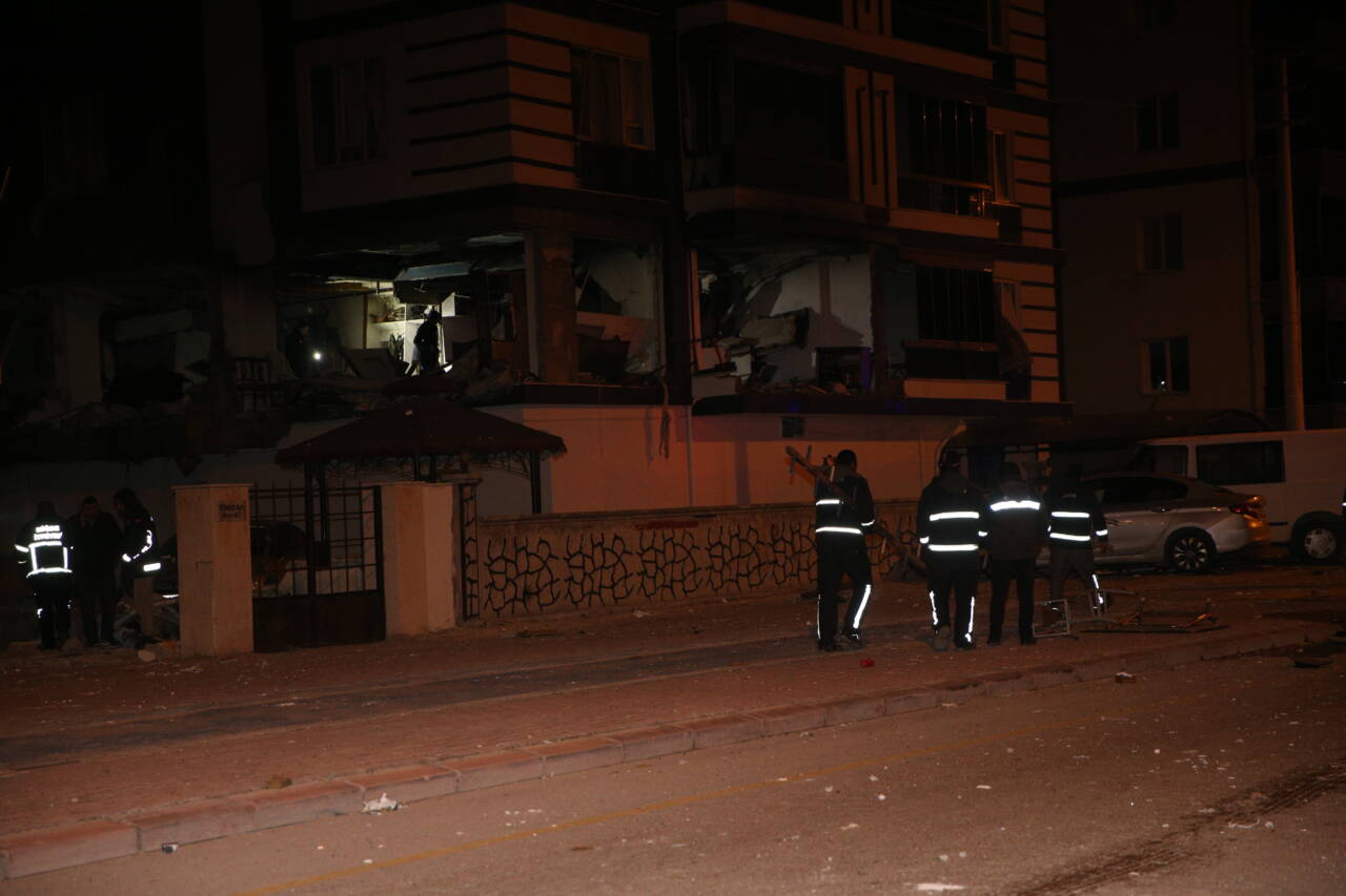 Niğde'de bir apartmanda doğal gaz nedeniyle meydana gelen patlamada 16