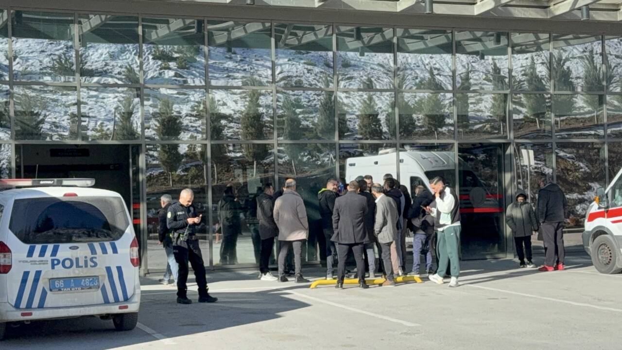 Yozgat'ta okul müdürünü darbederek yaralayan veli gözaltına alındı.