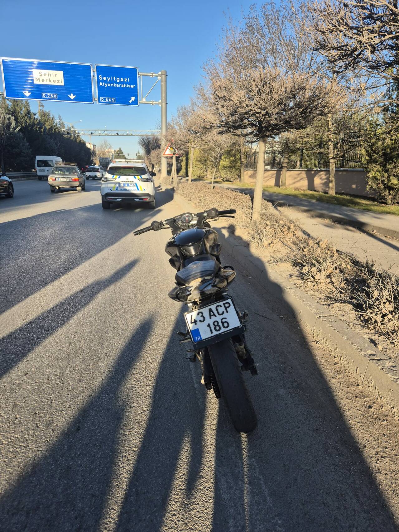 , Eskişehir'in Odunpazarı ilçesinde kazaya karışan ehliyetsiz motosiklet sürücüsüne 200