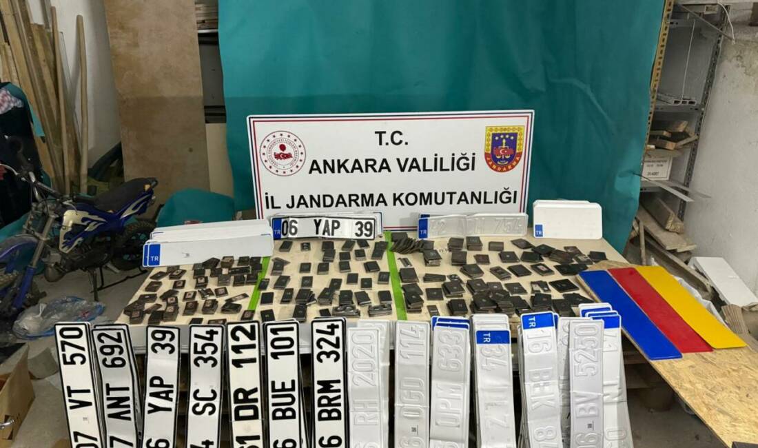 Ankara'nın Keçiören ilçesinde, jandarma ekiplerince düzenlenen operasyonda 900 sahte plaka