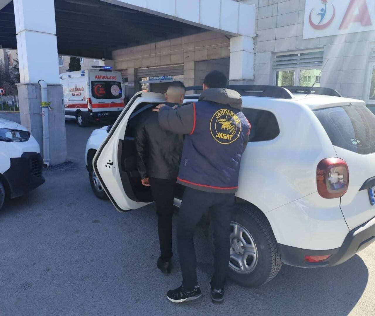Kırşehir'de, hakkında kesinleşmiş 18 yıl 4 ay hapis cezası bulunan
