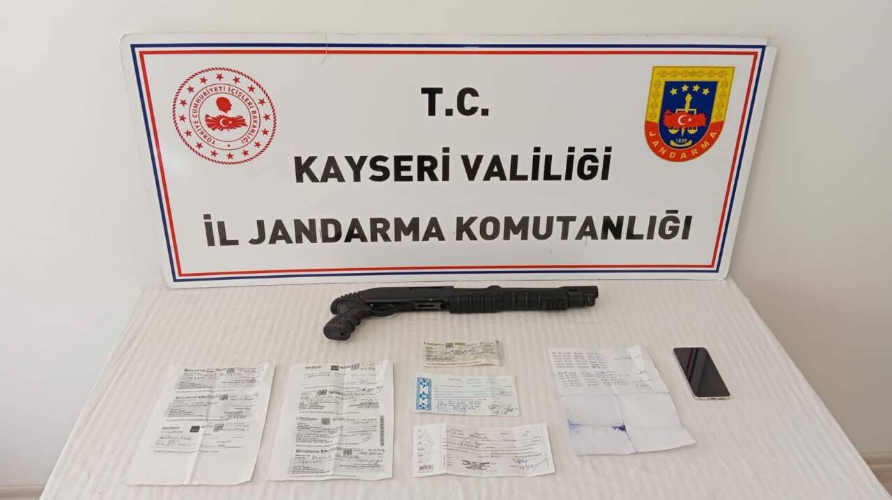 Kayseri'nin Yeşilhisar ilçesinde düzenlenen tefecilik operasyonunda 1 şüpheli gözaltına alındı.