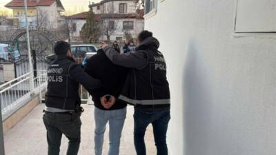 Nevşehir'in Avanos ilçesinde düzenlenen eş zamanlı uyuşturucu operasyonunda gözaltına alınan