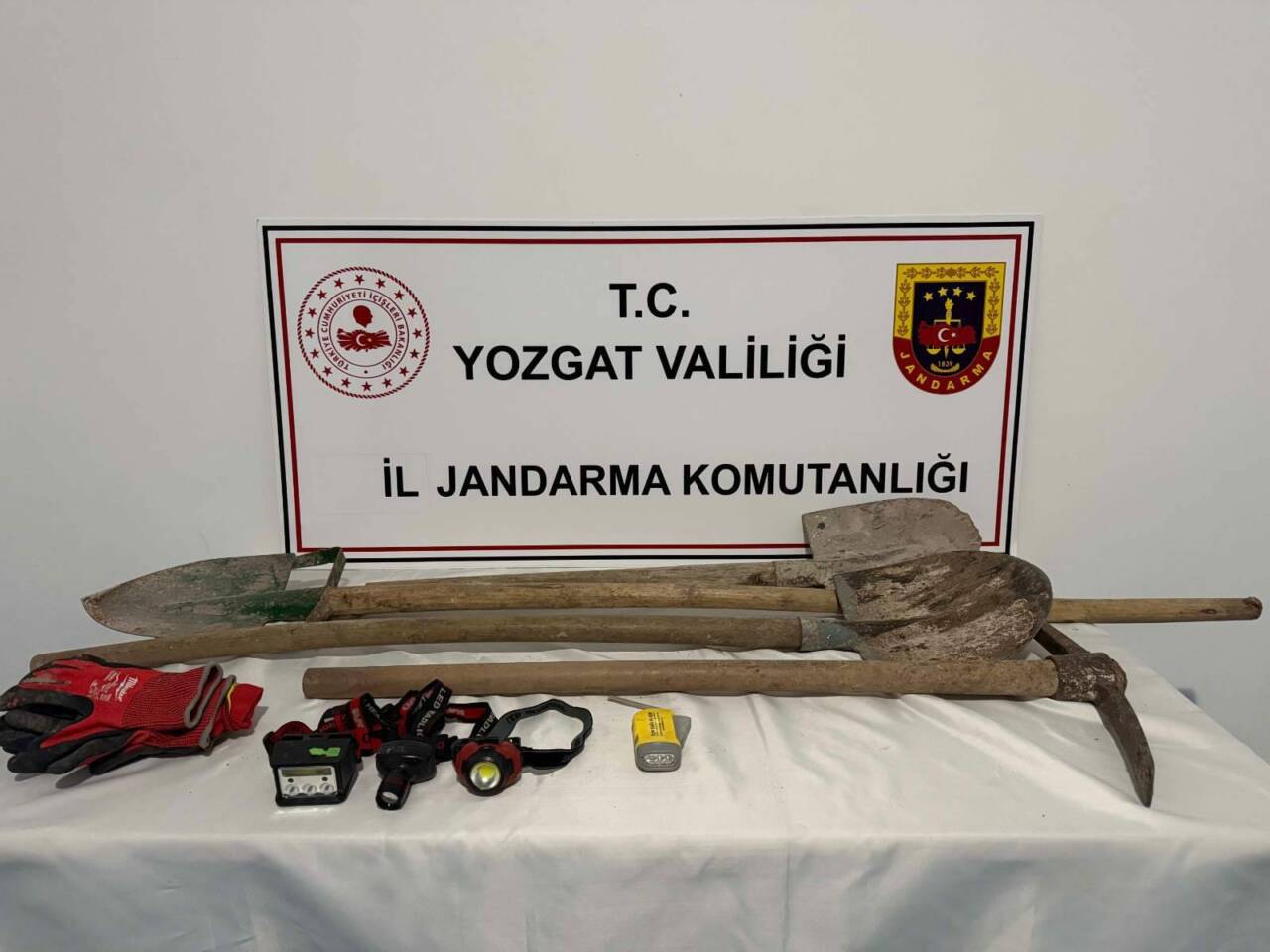Yozgat'ta izinsiz kazı yapan 5 zanlı gözaltına alındı.