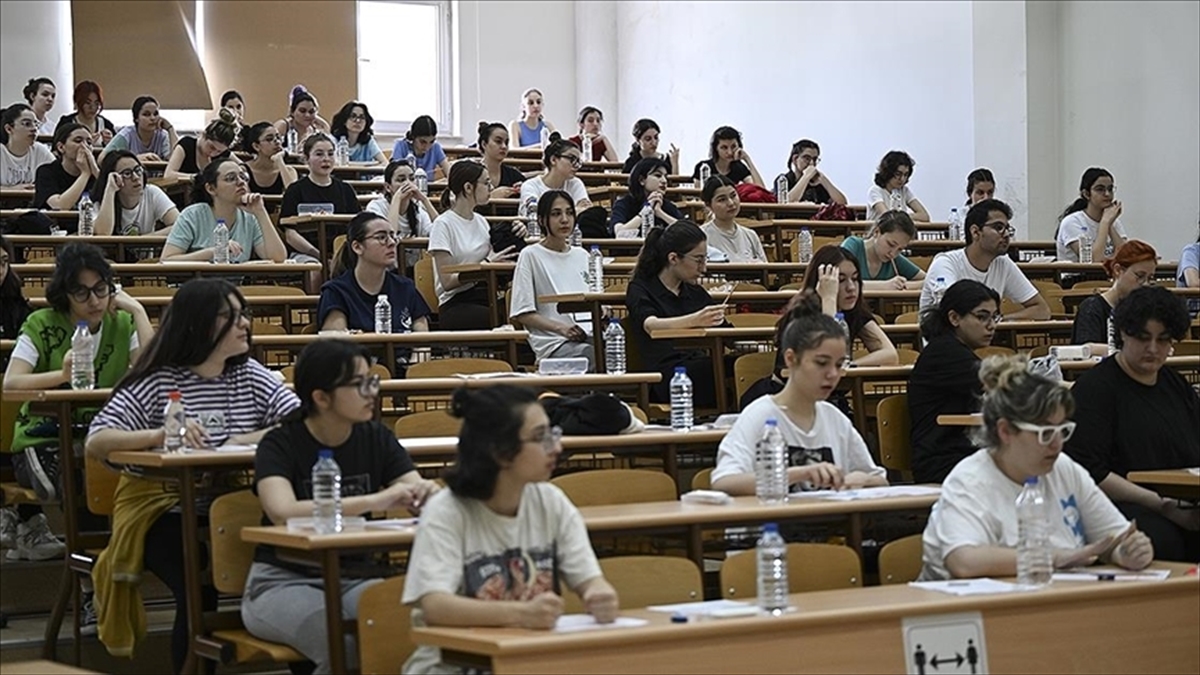 Yükseköğretim Kurulu (YÖK), 20-21 Haziran'da gerçekleştirilecek Yükseköğretim Kurumları Sınavı (YKS)