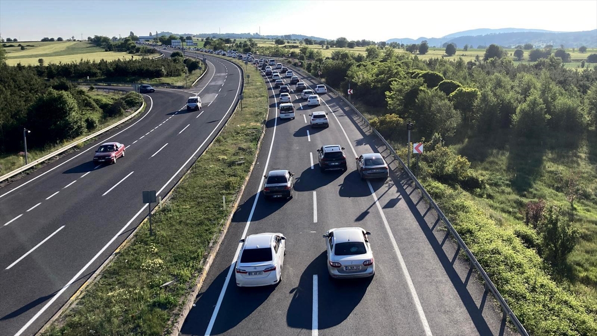Motorlu Araç Satıcıları Federasyonu (MASFED) Genel Başkanı Aydın Erkoç, AA