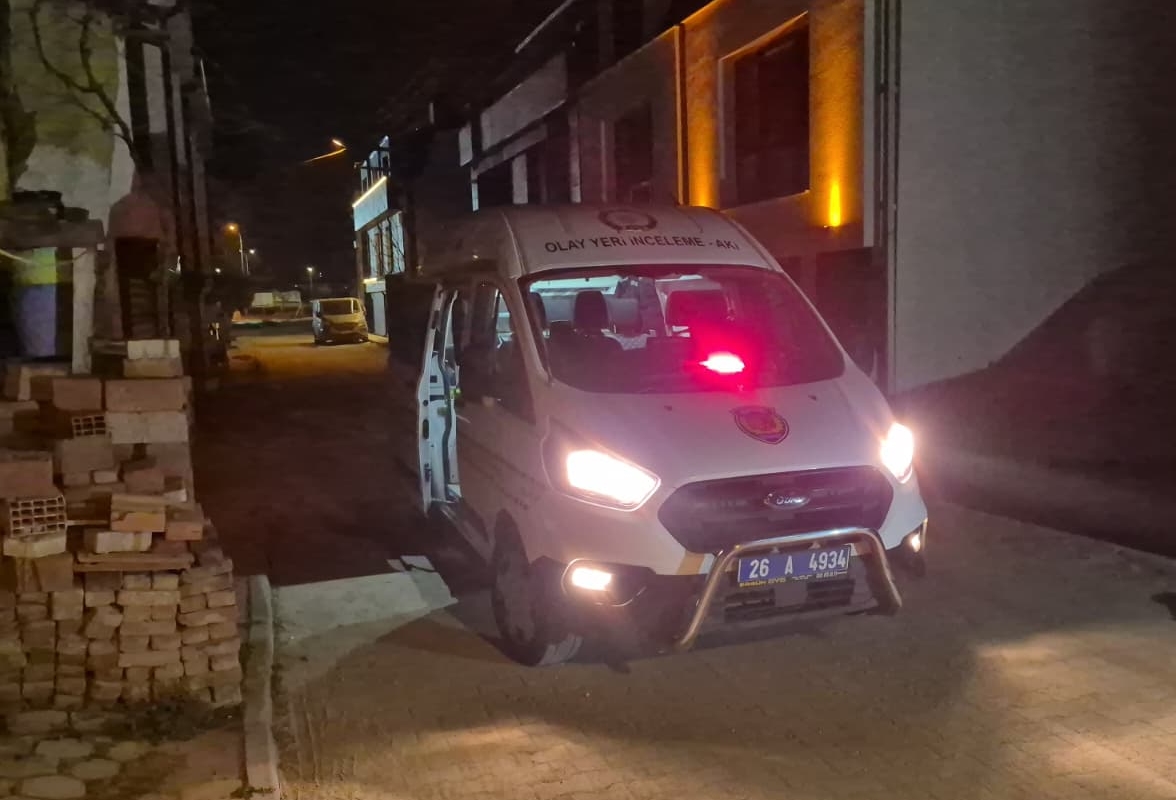 Eskişehir'in Tepebaşı ilçesinde düştüğü bisikletin demirinin vücuduna saplanması sonucu ağır