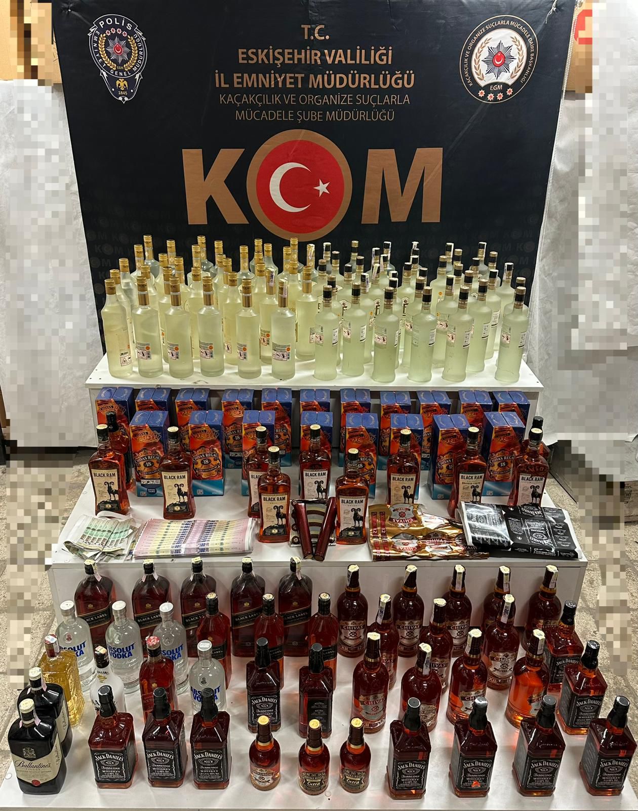 Eskişehir'in Tepebaşı ilçesinde, düzenlenen kaçak ve sahte alkol operasyonunda bir