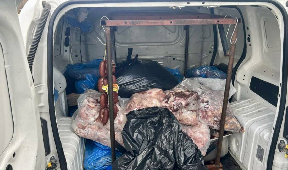 Kırşehir'de bir kamyonette yapılan aramada 340 kilo bozulmuş kırmızı ve